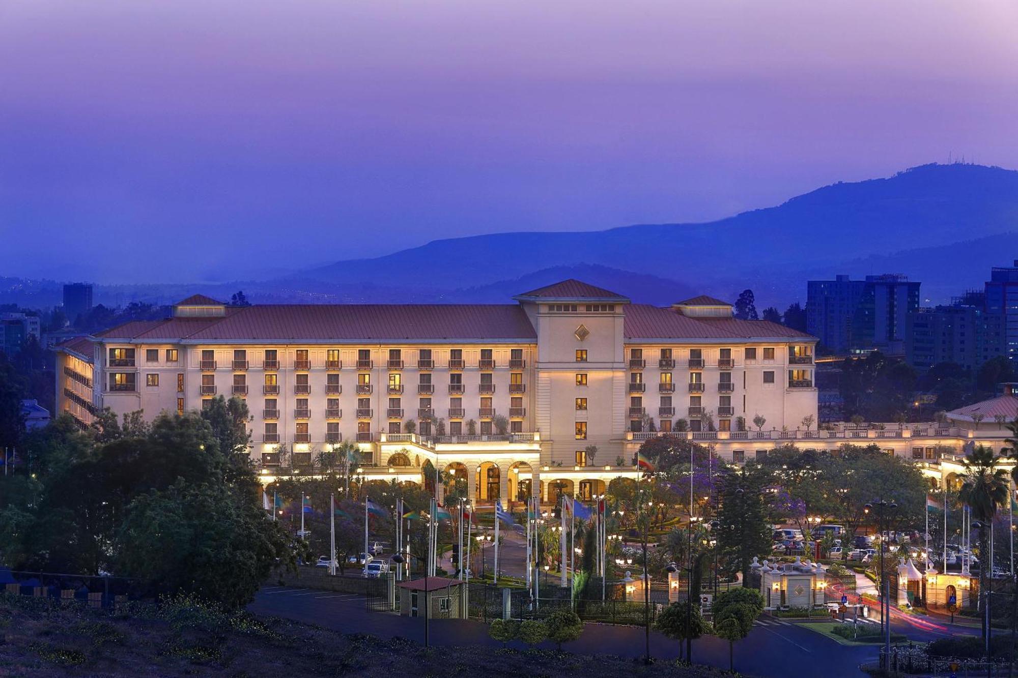 Sheraton Addis, A Luxury Collection Hotel, Адис Абеба Екстериор снимка